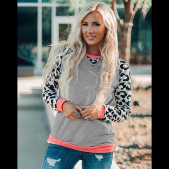 Tops - 💕HP💕 NWT 🐆 Leopard Long Sleeve Color-block Gray Pullover • Medium